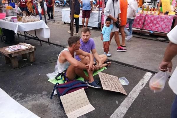 西方“乞讨旅行者”在泰国街头乞讨引众怒