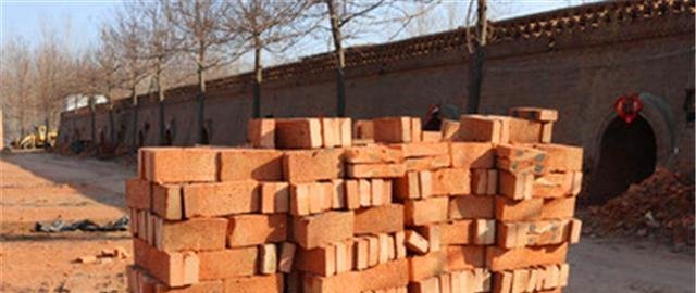  「村民」国家禁止农村使用红砖建房，但村民却还在用，这到底是