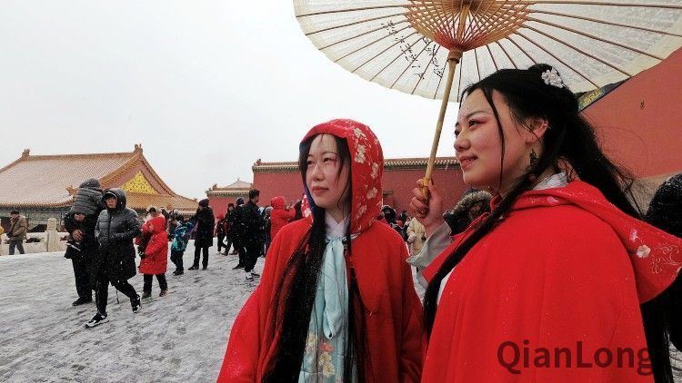 一分半·特别报道|北京第三场雪如约如至 故宫穿越秒变"紫禁城