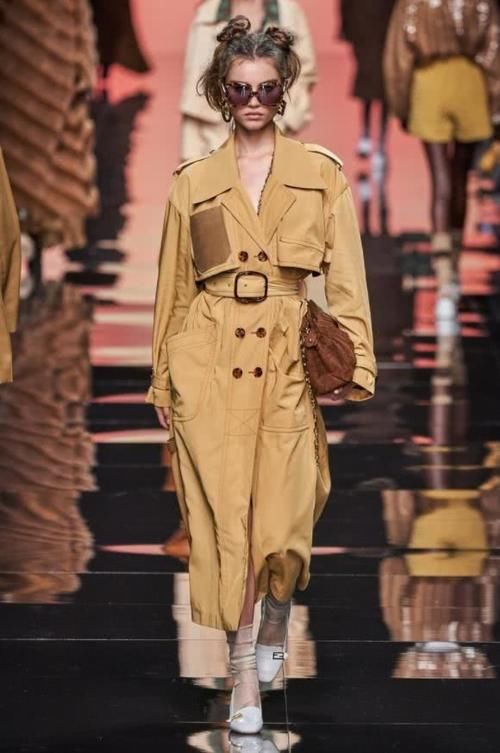  『中性化的工装』甜美风早OUT了，来件工装风外套吧，做整个街头最酷的女孩！