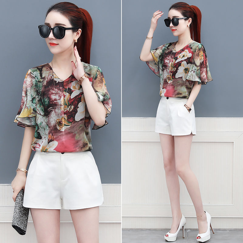 40岁老婆，出门从不被叫大姐，就穿小衫+短裤，显年轻还显身高