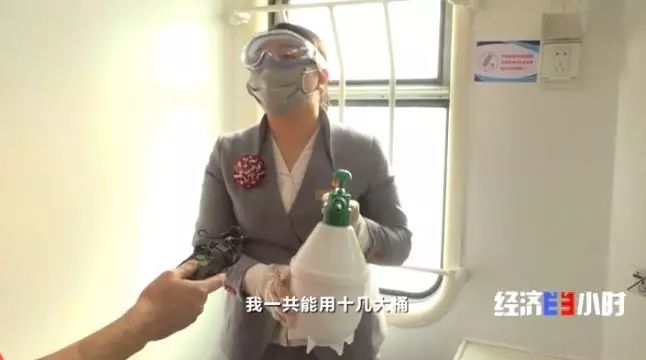  #请战#湖北孝感、武汉、咸宁…这趟穿行疫区的列车，工作人员争相写下请战书