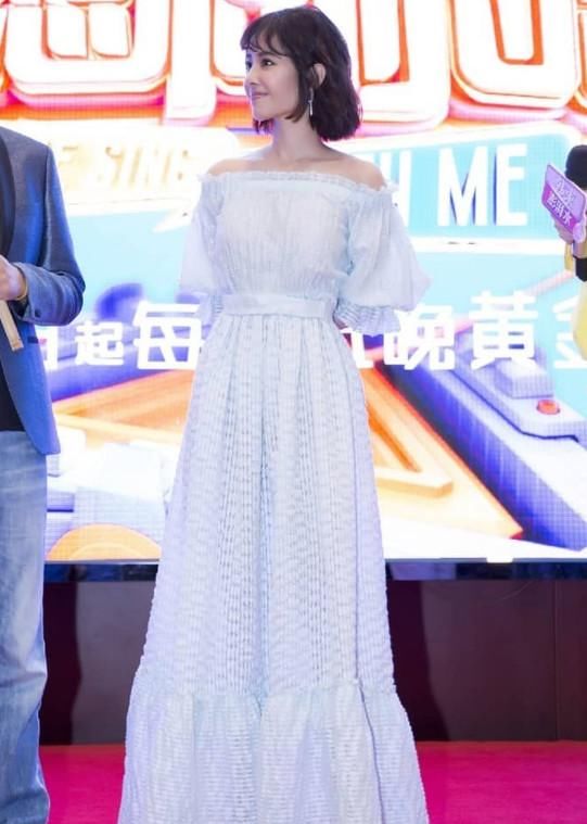 蔡依林穿短裤秀腿，她的腿让人很意外，一直不信她身高156cm!