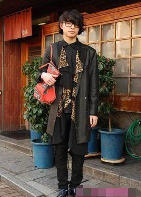 男生自以为很酷，其实很土的3种发型，尤其第一种，让女生很反感