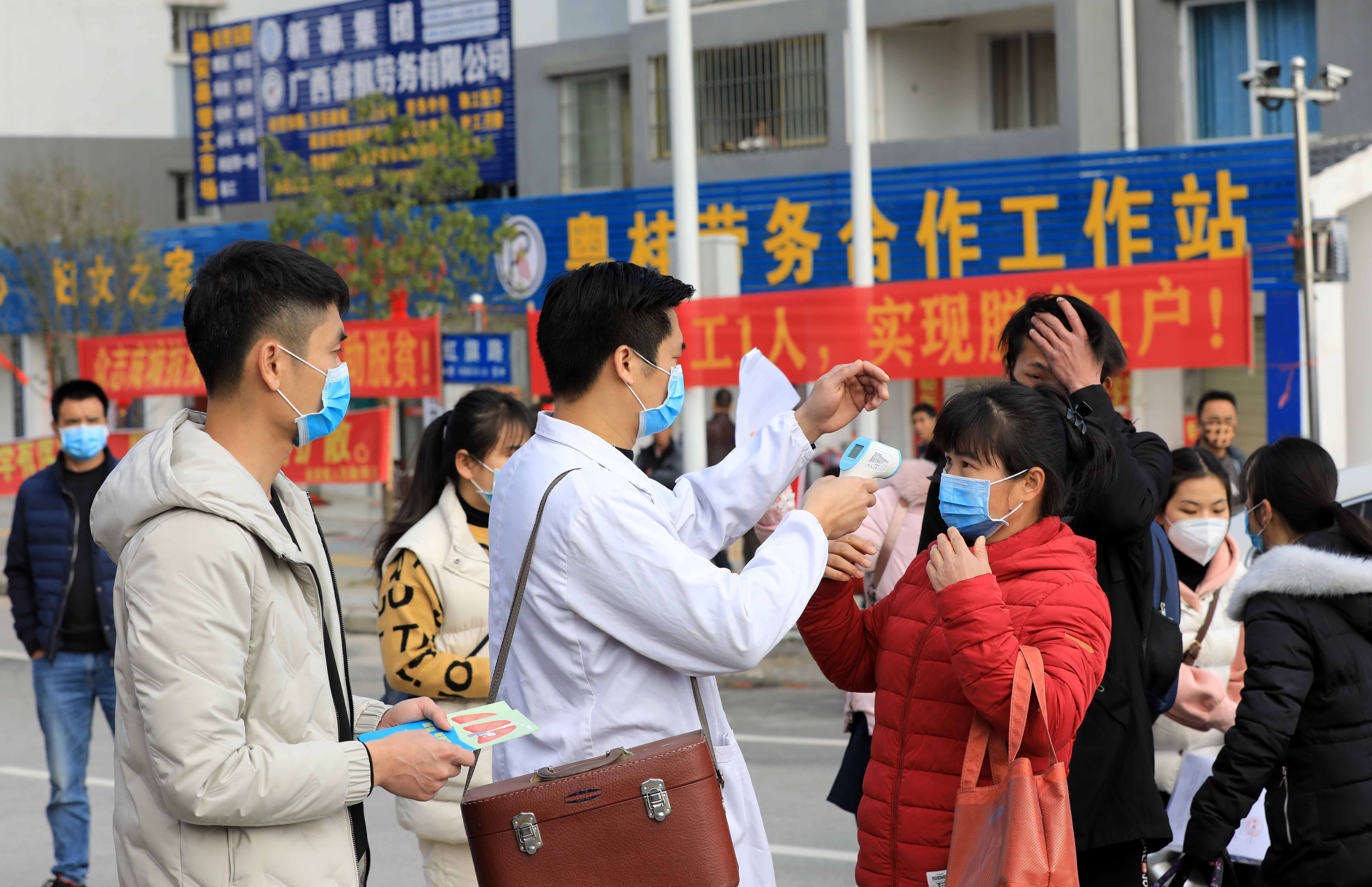  受疫情影响：广西柳州首批贫困户农民工返岗专车抵粤