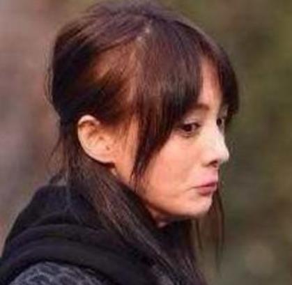 《微微一笑很倾城》中郑爽全程戴假发，无人知晓，最后一张露馅了