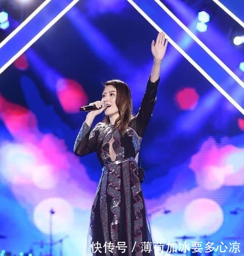 45岁陈慧琳要逆天身着长裙重回颜值巅峰,简直是吃了防腐剂!