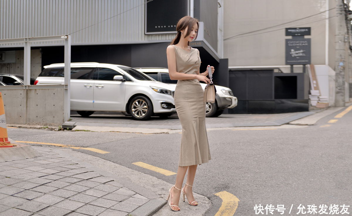 孙允珠优雅复古深褐色褶皱鱼尾裙