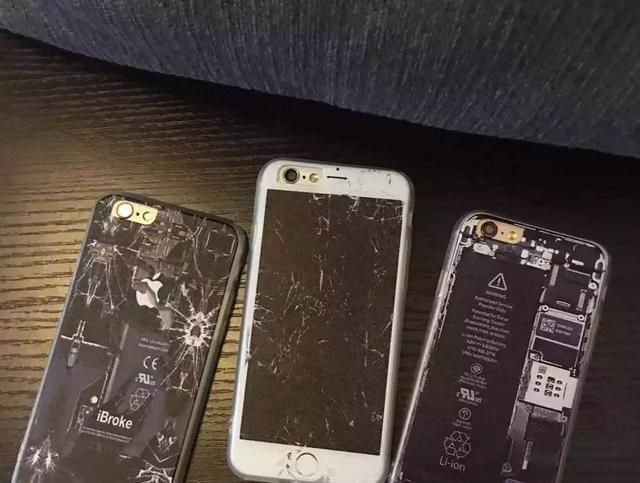 『新手机』买完新手机就戴上手机壳的人都是什么心态 看完这些你将明了