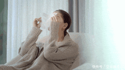  『女生』敷面膜时，里面的塑料纸别扔了，很多女生丢了，难怪皮肤越敷越干