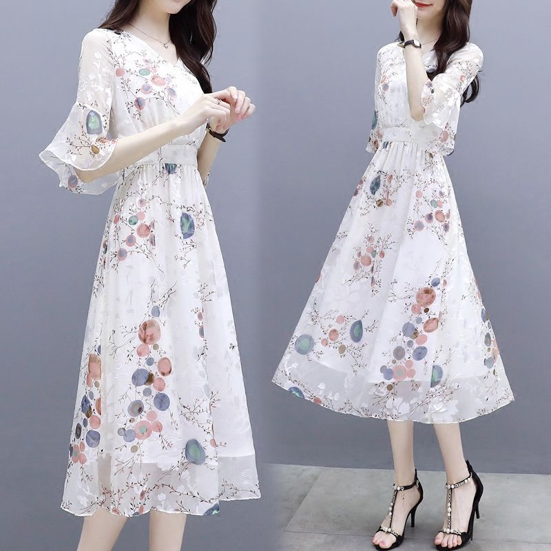 姐姐比我大5岁，她穿了这连衣裙，跟我逛街，别人都以为我是姐姐