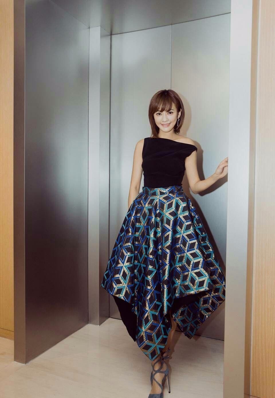 陈意涵不光有气质，还特别的会挑衣服!这样穿根本看不出怀孕了!