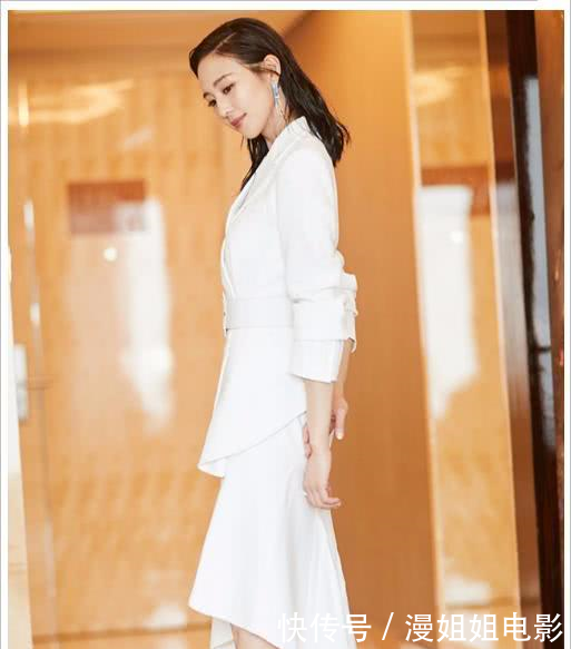 看了高圆圆的白西装，再看看张钧甯，真想对赵又廷说一句好福气