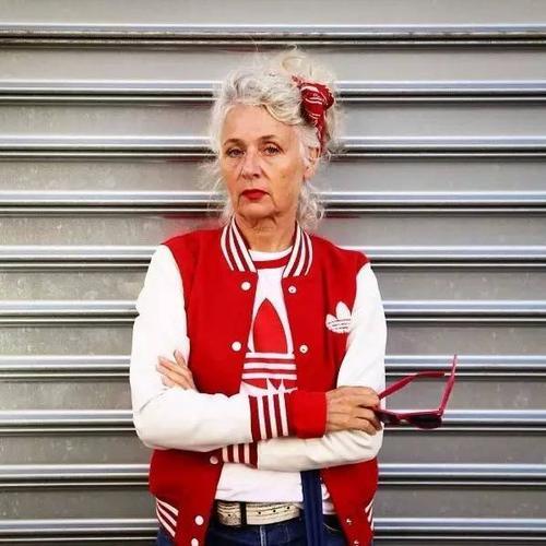 连62岁老太太都美丽地环游世界，你还有理由邋遢？