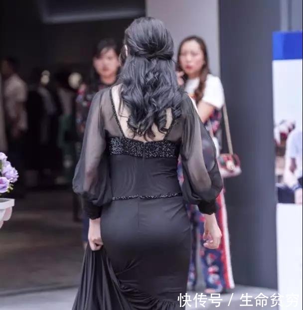 深圳美女街拍 对于女性身材来说，穿着好看下，没有对比就没伤害