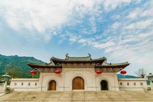 广东香火很旺的一座寺庙，是全国重点寺庙之一，曾经历大规模重建