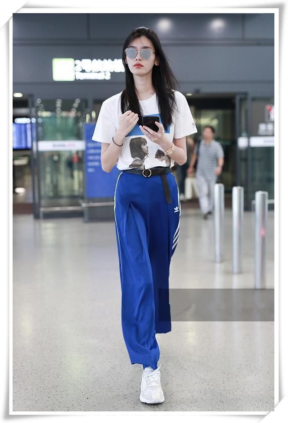 当165张静初穿阔腿裤撞上178奚梦瑶，才知道超模的腿真不是好惹的