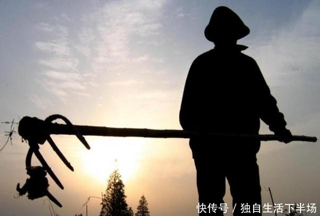 秀才进京赶考助黄鼠狼讨封，财富权利双丰收，却放下一切回乡务农