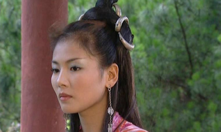  『偷懒』发饰就能让人一眼看穿身份的蛇妖, 杨明娜的造型师太偷懒了
