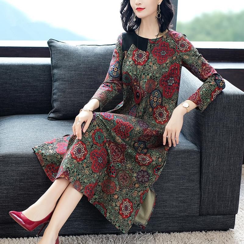 女人再瘦，也别穿紧身裤!试试这“新鲜出炉”的秋裙，美嫩美嫩的