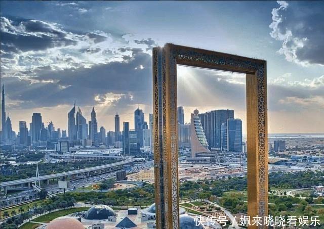 迪拜3亿建个框,辽宁1.2亿建个环,一方一圆,评价却大不同