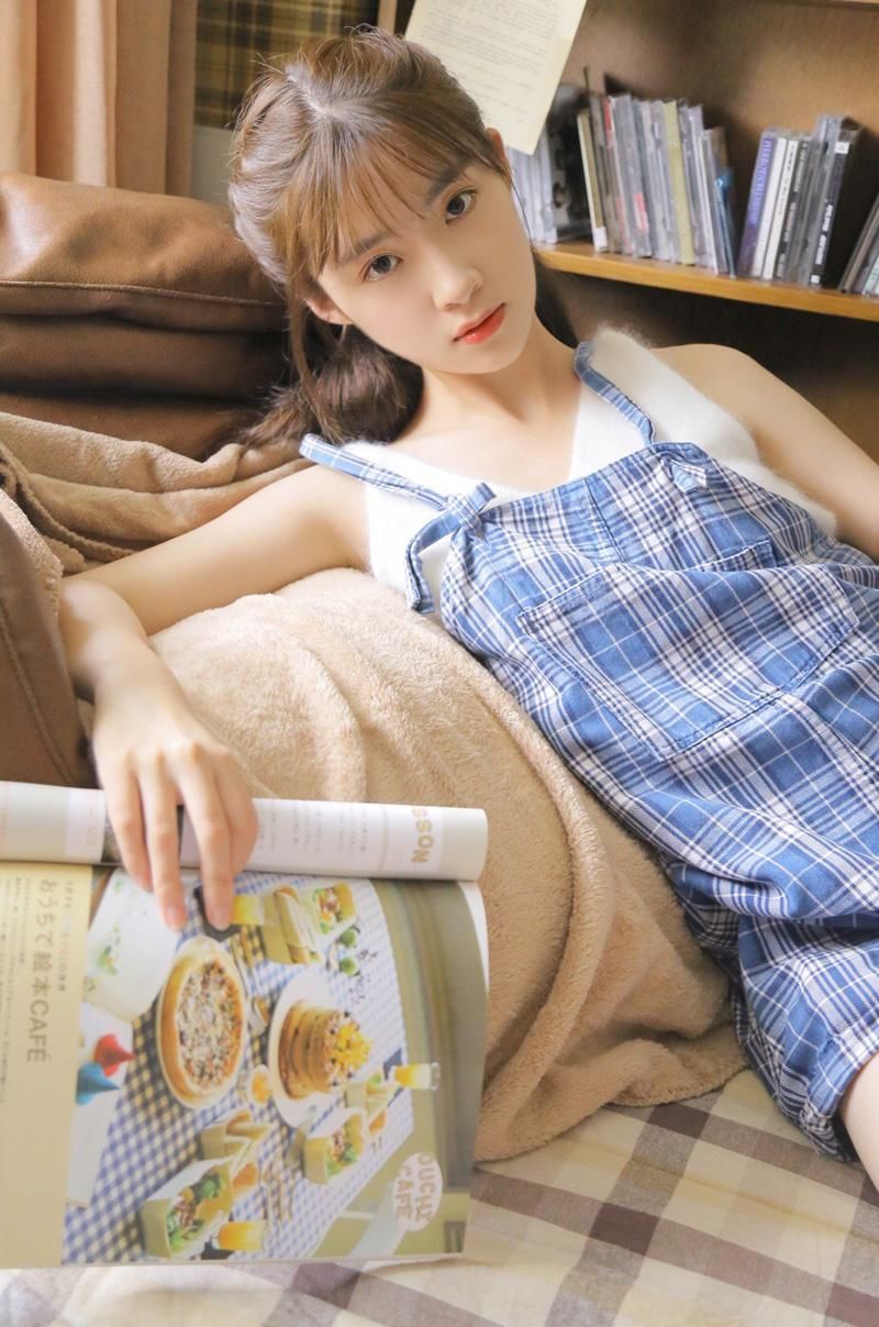 性感白嫩美少女美腿诱惑私房图片