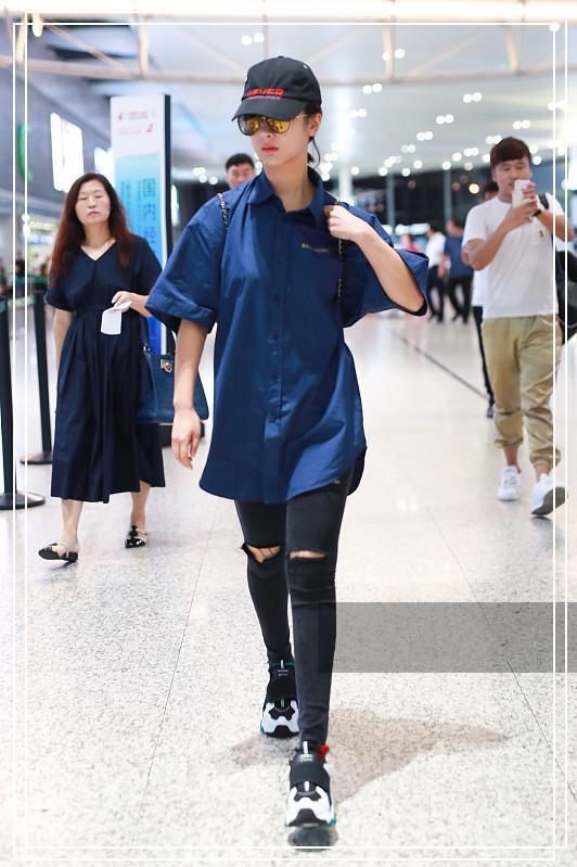 看了张雪迎的机场照，再看看杨紫，网友直呼:这状态差距也太大了