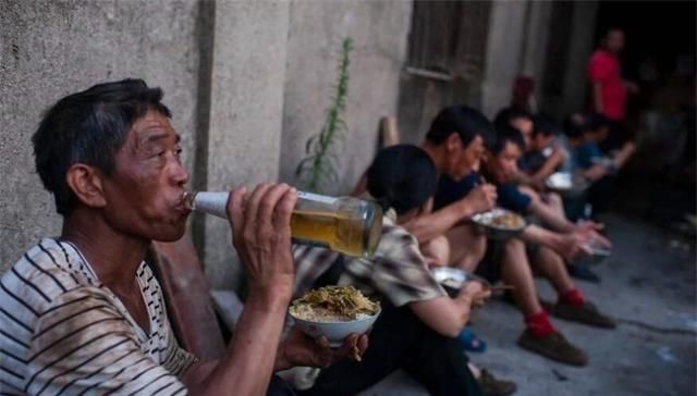  [建房]现在农村负债的人越来越多，他们的钱都花哪里去了？老农