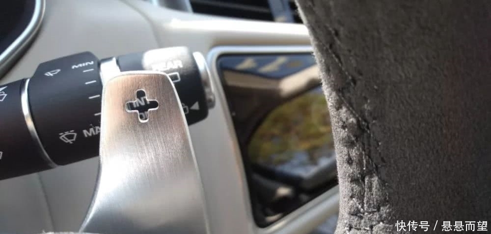 平行车路虎揽胜运动款