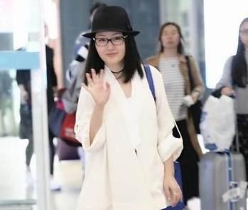 「得非常的好看」48岁杨钰莹遇上49岁俞飞鸿，才知道真嫩和装嫩的差距有多大！