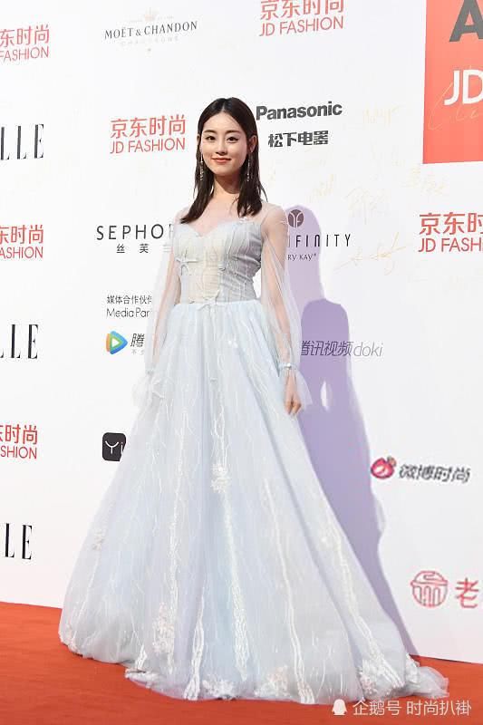 同是杨幂旗下艺人，热巴美上天，而她却总遭未P图残酷打脸！