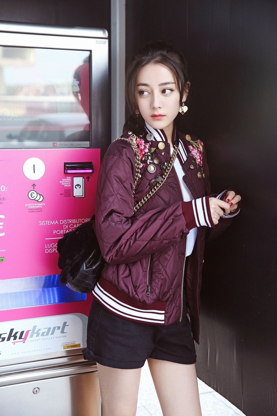 迪丽热巴:这个美腿又直又长