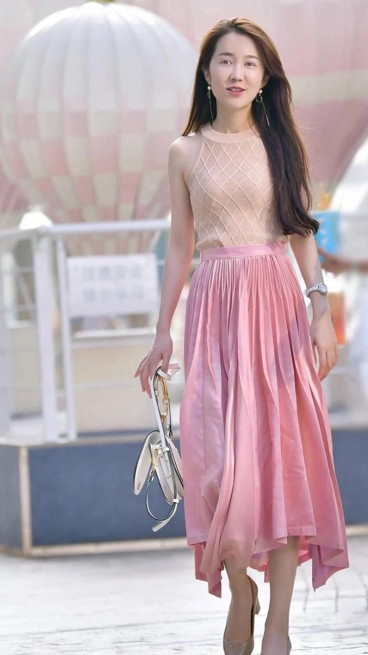 清凉一夏:街拍美女清清爽爽、冰冰凉凉,性感的只愿死在石榴裙下