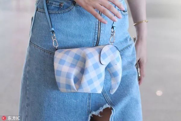 带喵星人出门还是汪星人呢?今年最流行的包包是它们!