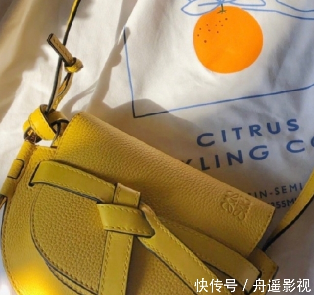 印花图案■春天不买个包包怎么“对得起自己”?看看下面这些款,经典又百搭