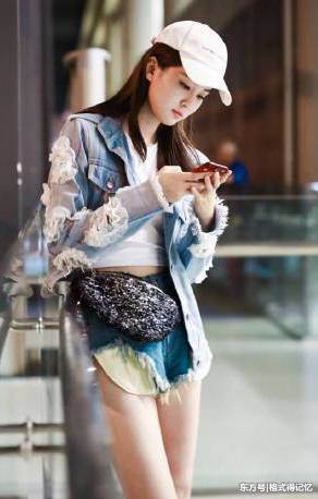 乔欣美炸了！穿超短热裤秀美腿，短到只能用热裤口袋遮三角区！