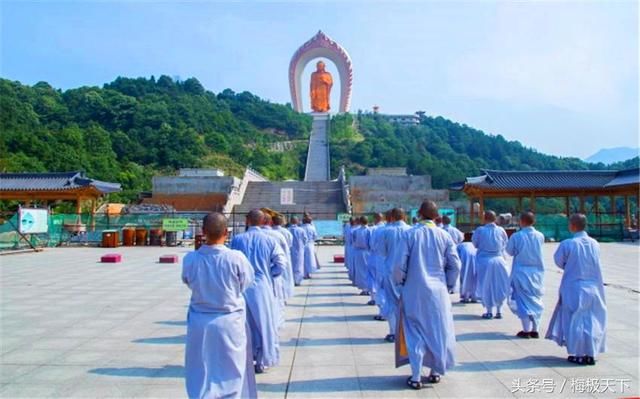 ”中国最有“良心”的寺庙，投资10亿建镀金大佛，现今门票免费