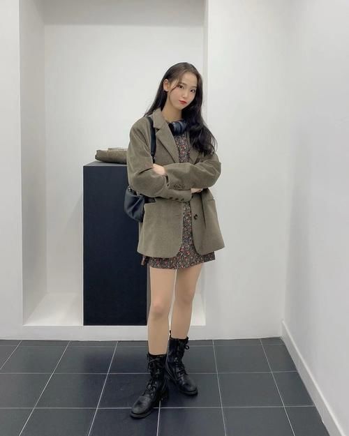 酷女孩@“无性别风”穿搭正流行,女生们穿的越来越酷了