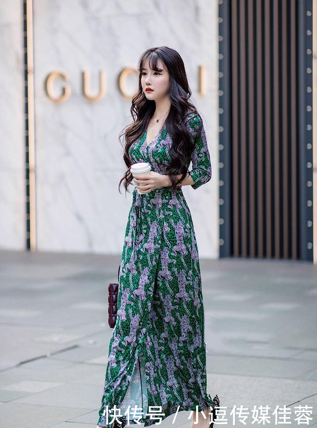 「小姐姐」浪漫优雅的印花元素,掌握搭配小原则,让你在不同风情中自由转换