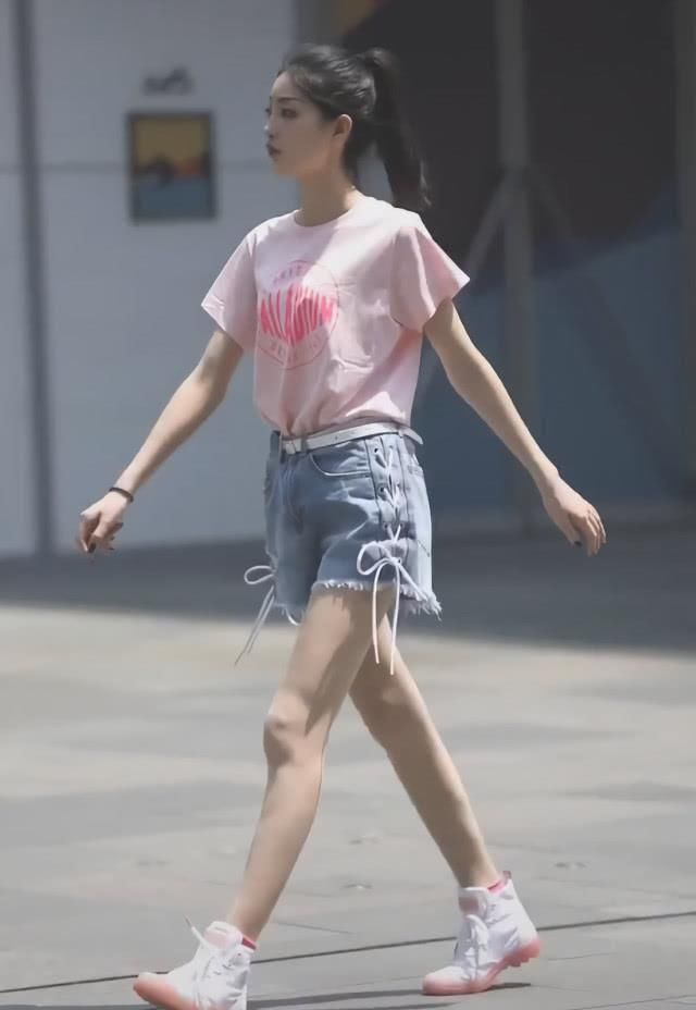  「女生」别再和匡威纠缠了，最近网红独宠贼甜的“蜜桃鞋”，超适合女生！