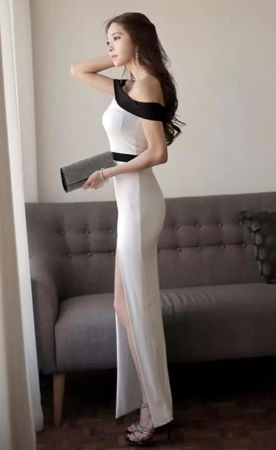 有喜欢优雅的女人吗?紧身连衣裙给美人性感的美,迷人妩媚与优雅!