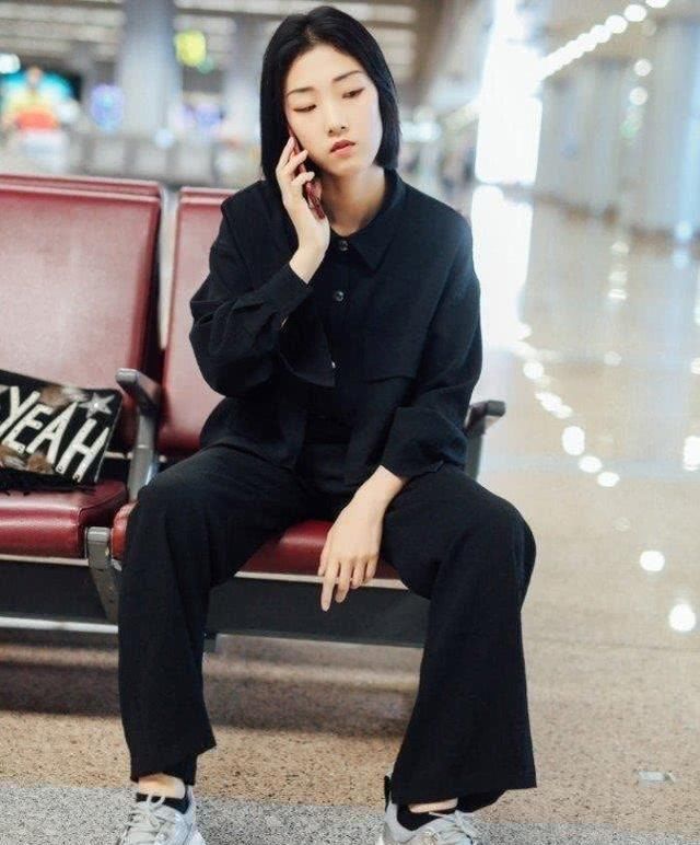 『yamy』穿搭也要大胆,yamy打破原来酷炫风格,挑战典雅风更具吸引力