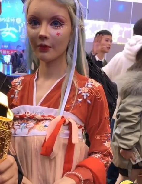 拔刀■“汉服”谁穿谁好看?当迪丽拉穿在身上的那一刻,网友:拔刀吧!