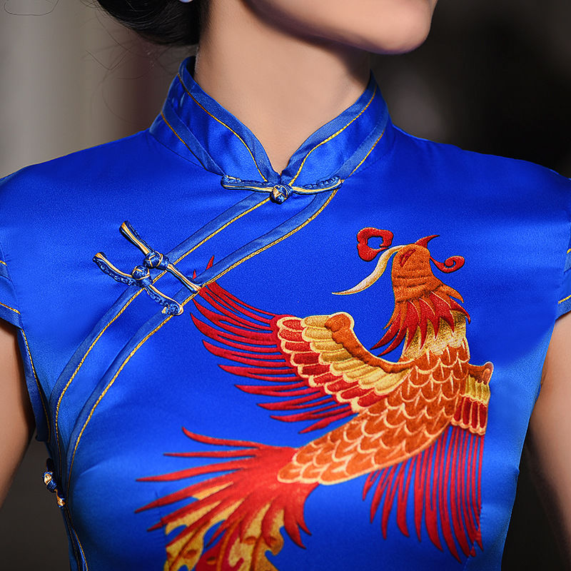 难以置信!48岁老婆穿这旗袍，参加朋友婚礼，美的一鸣惊人