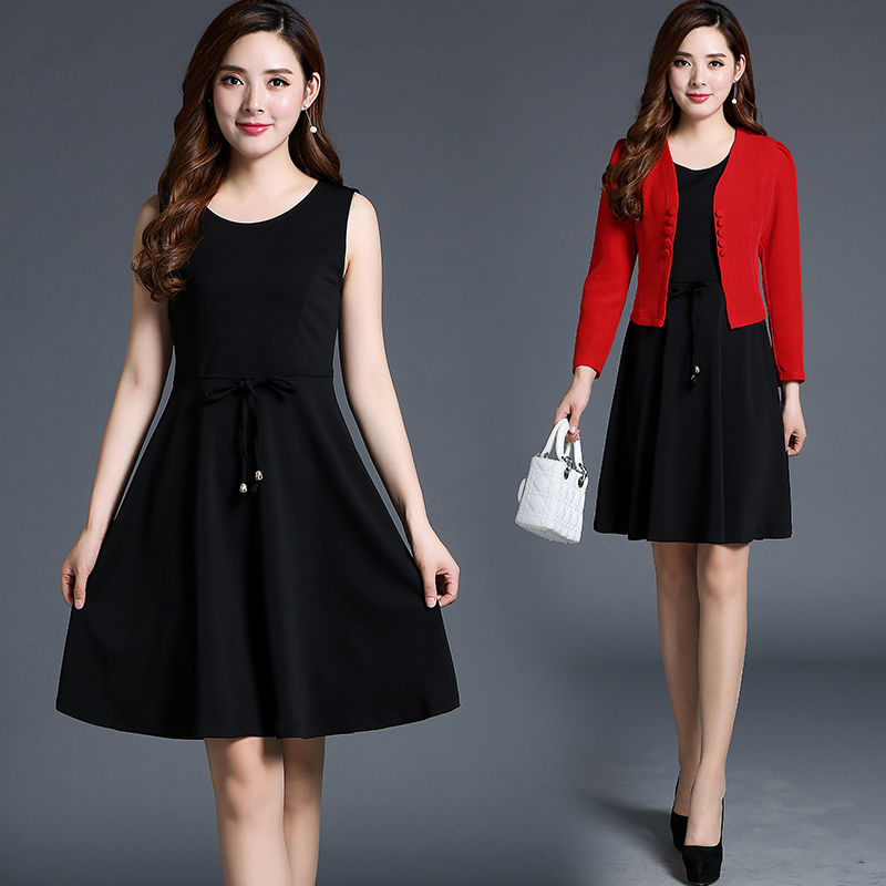 中秋弟弟结婚，老妈穿欧式“红酒裙出席，端庄优雅，美的惊艳四方