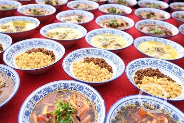 重庆小面界大神 邀您共吃爱国面