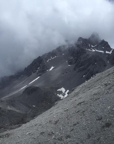 珠峰早被成功登顶，为何5596米的玉龙雪山却至今无一人登顶？