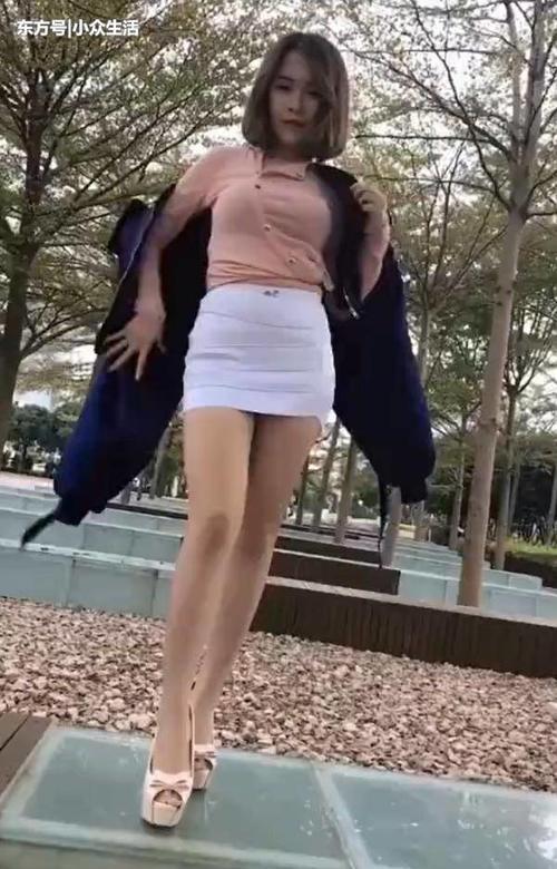 街拍：户外野生的妙龄女郎, 小姐姐走到那都是风景