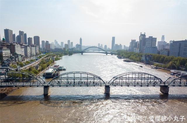 它是黄河上修建最早，也是唯一保存至今的钢架桥，今年已有110岁