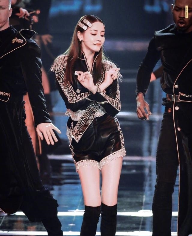 东方卫视跨年郑云龙